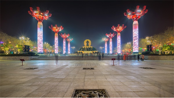 紀念性廣場亮化能夠彰顯廣場的嚴肅性和文化內涵